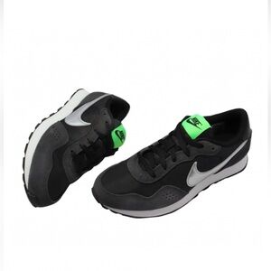 Nike Valiant MD Youth Size 7 Black and Gray Sneakers with Silver Logo
